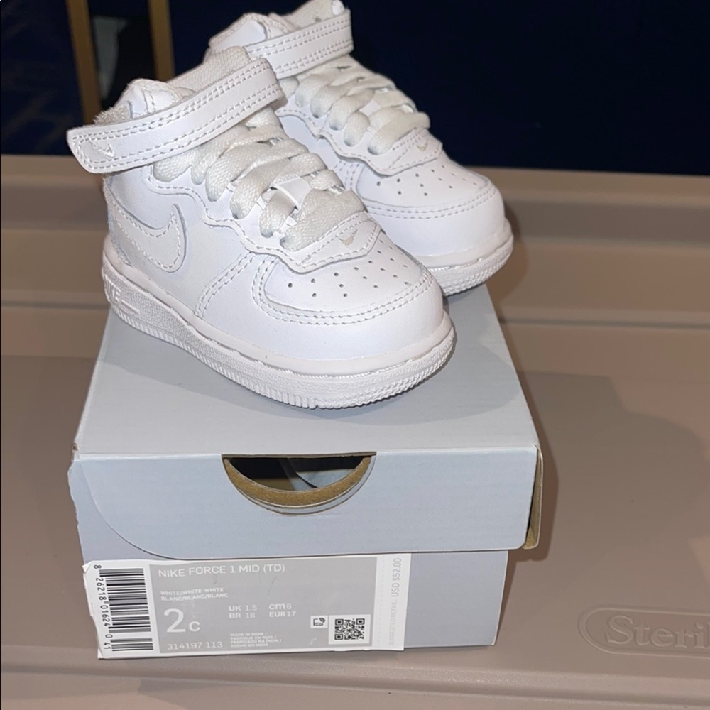 Nike Kids White Force 1 Mid Sneakers
